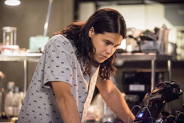 The Flash -- "Paradox" -- Image: FLA302b_0278b.jpg -- Pictured: Carlos Valdes as Cisco Ramon -- Photo: Dean Buscher/The CW -- ÃÂ© 2016 The CW Network, LLC. All rights reserved.