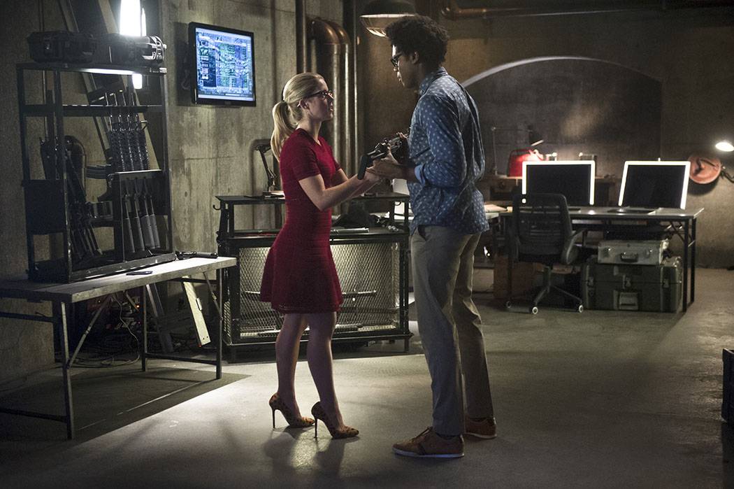 Arrow — “Restoration" -- Image AR403A_0003b – Pictured (L-R): Emily Bett Rickards as Felicity Smoak and Echo Kellum as Curtis Holt-- Photo: Diyah Pera /The CW -- © 2015 The CW Network, LLC. All Rights Reserved.