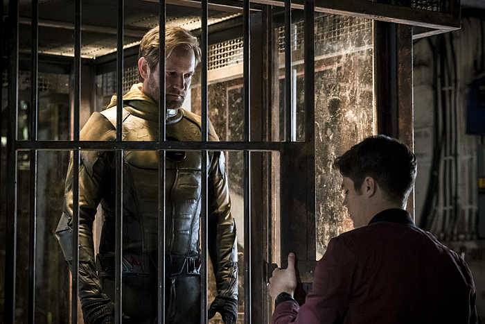 The Flash -- " Flashpoint" -- Image: FLA301b_0144b.jpg -- Pictured (L-R): Matthew Letscher as Eobard Thawne and Grant Gustin as Barry Allen -- Photo: Katie Yu/The CW -- ÃÂ© 2016 The CW Network, LLC. All rights reserved.