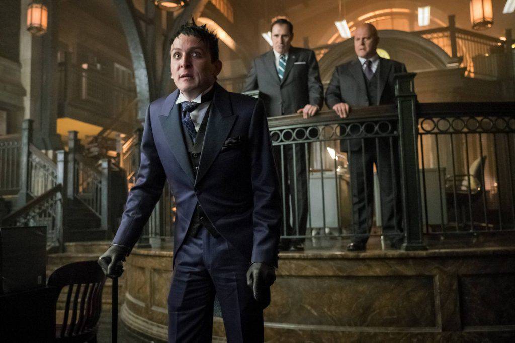 GOTHAM: L-R: Robin Lord Taylor , guest star Richard Kind and Michael Chiklis in the ÒMad City: Better to Reign in HellÉÓ season premiere episode of GOTHAM airing airing Monday, Sept. 19 (8:00-9:01 PM ET/PT) on FOX. ©2015 Fox Broadcasting Co. Cr: Jeff Neumann/FOX.