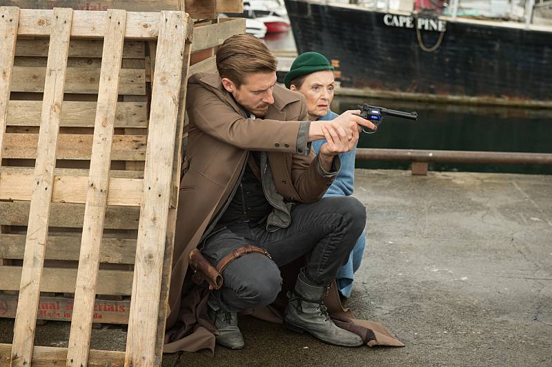 DC's Legends of Tomorrow --"Out Of Time"-- Image LGN201A_0313.jpg Pictured (L-R): Arthur Darvill as Rip Hunter and Christina Jastrzembska as Mileva Maric -- Photo: Diyah Pera/The CW -- ÃÂ© 2016 The CW Network, LLC. All Rights Reserved.
