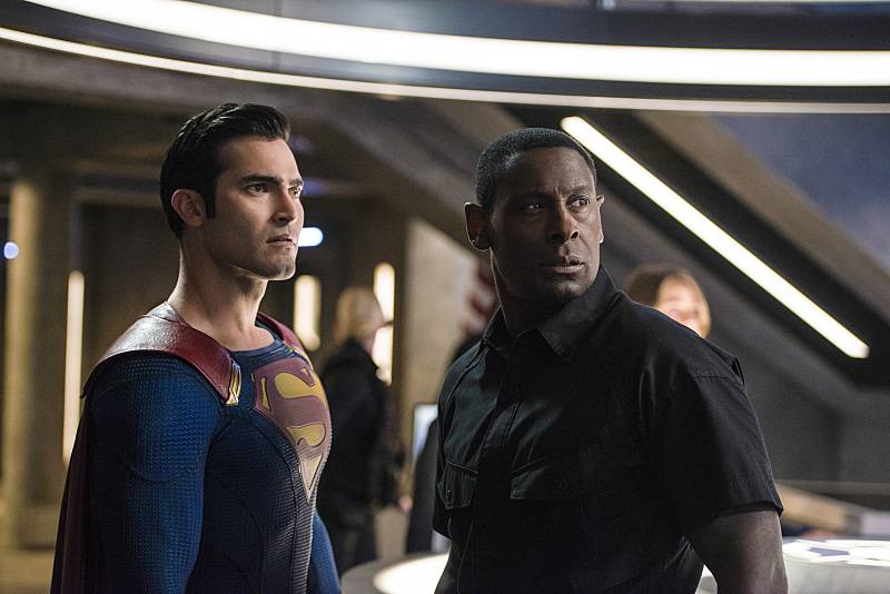 Supergirl -- "The Last Children of Krypton" -- Image SPG202b_0132 -- Pictured (L-R): Tyler Hoechlin as Clark/Superman and David Harewood as Hank Henshaw -- Photo: Diyah Pera/The CW -- ÃÂ© 2016 The CW Network, LLC. All Rights Reserved