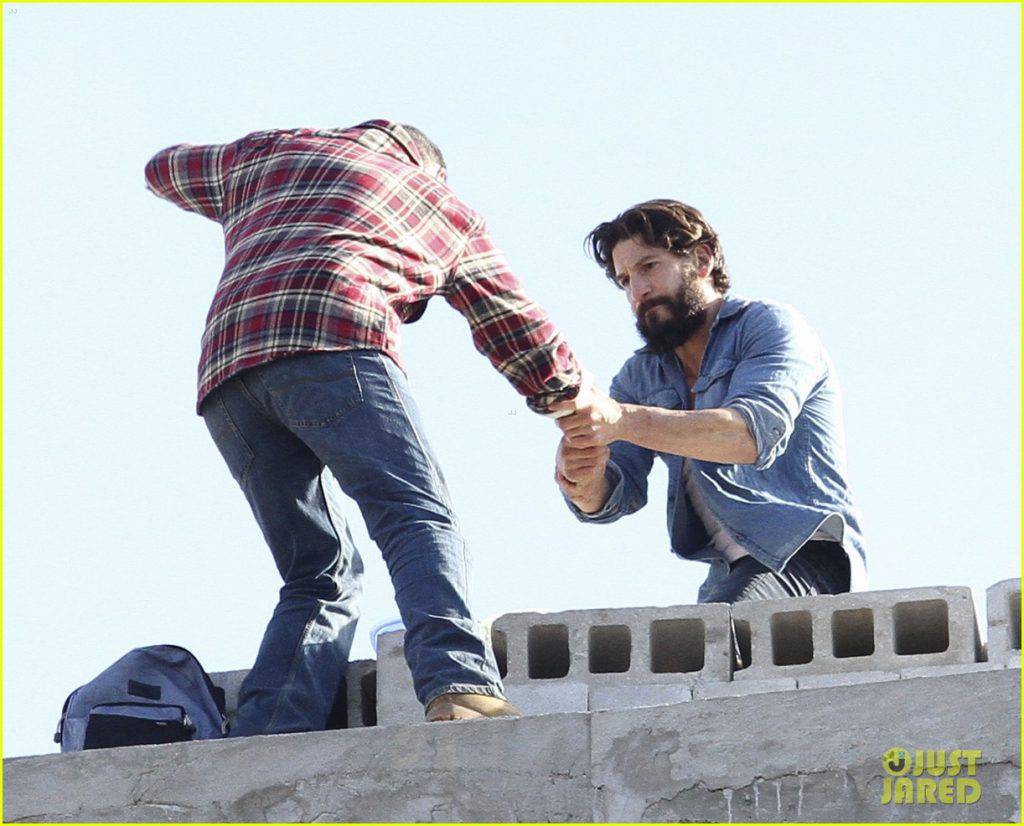 52201452 Jon Bernthal doing his own stunts for his upcoming Netflix series 'The Punisher' in Brooklyn's Green Point area on October 12, 2016. The actor can be seen on the ledge of a seven-story building alongside his costar Lucca De Oliveira. FameFlynet, Inc - Beverly Hills, CA, USA - +1 (310) 505-9876