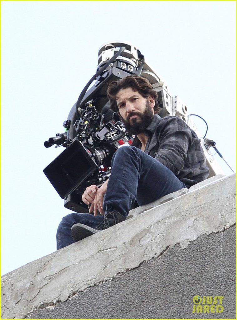 52201464 Jon Bernthal doing his own stunts for his upcoming Netflix series 'The Punisher' in Brooklyn's Green Point area on October 12, 2016. The actor can be seen on the ledge of a seven-story building alongside his costar Lucca De Oliveira. FameFlynet, Inc - Beverly Hills, CA, USA - +1 (310) 505-9876